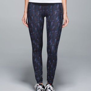 Lululemon Speed Tight Stained Glass Love night black in Size 4